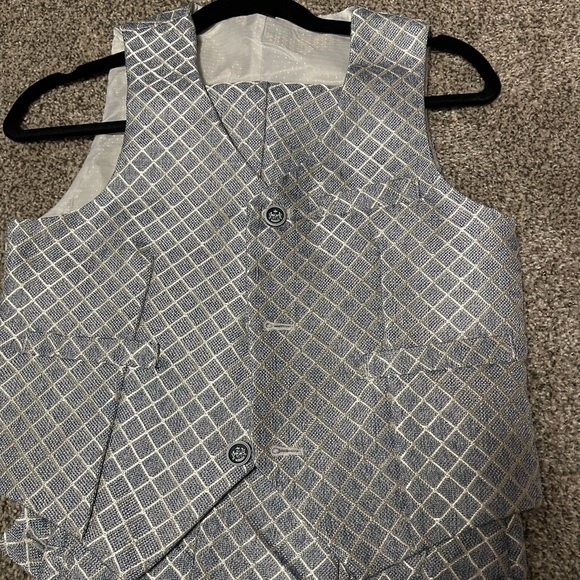 Boys 3 piece suit. Blazer, vest and pants. Size 160. Worn once. - Picture 3 of 4